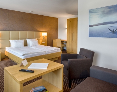 Sitzgelegenheiten im Hotelparkzimmer