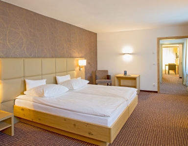 Das zweite Zimmer mit einem großen Doppelbett