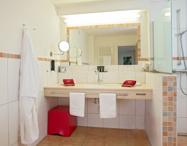 Großes Waschbecken im Badezimmer