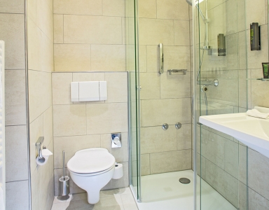 Badezimmer mit Dusche