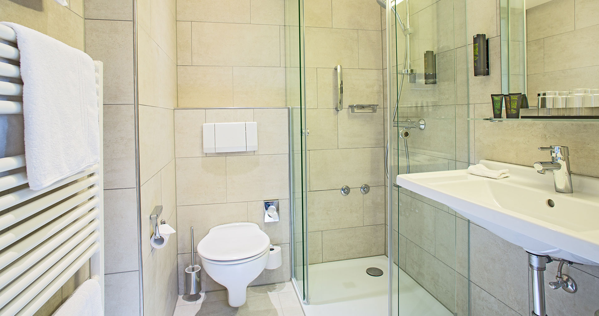 Badezimmer mit Dusche