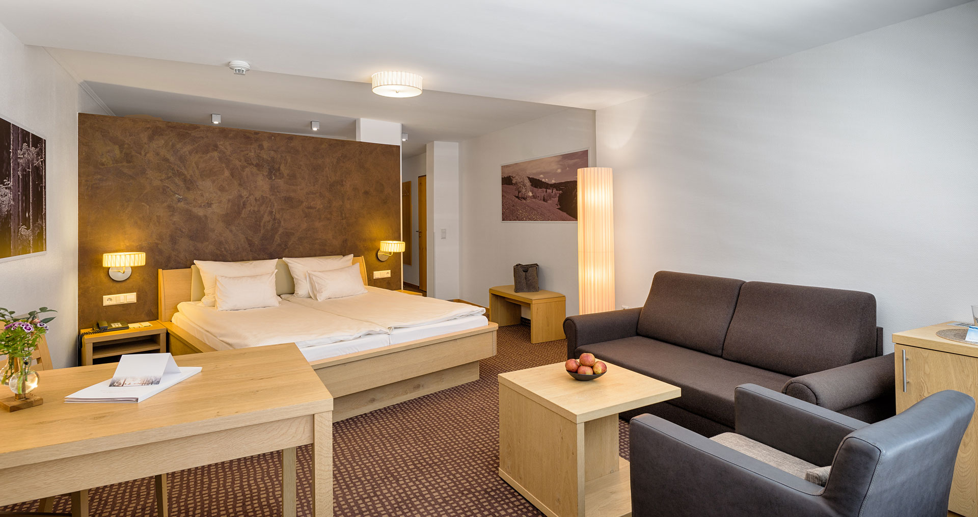 Ein weiteres Zimmer mit großen Doppelbett