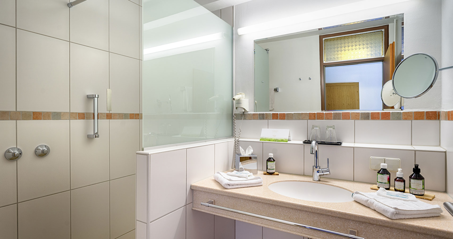 Badezimmer, Blick auf das Waschbecken