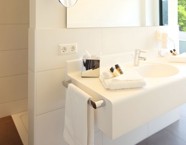 Badezimmer mit ebener Dusche