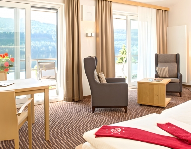 Blick vom Bett auf die Sitzecke