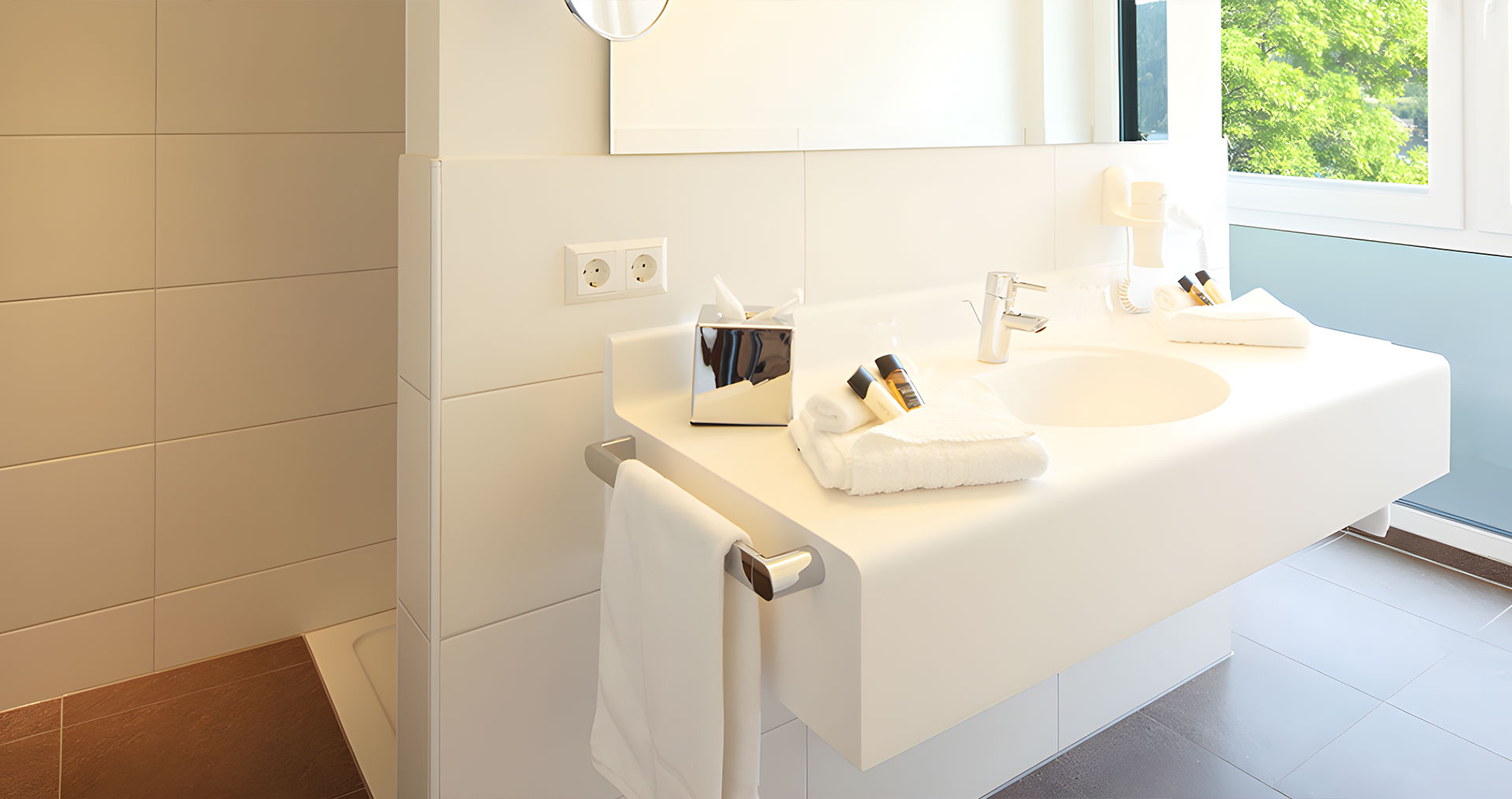 Badezimmer mit ebener Dusche