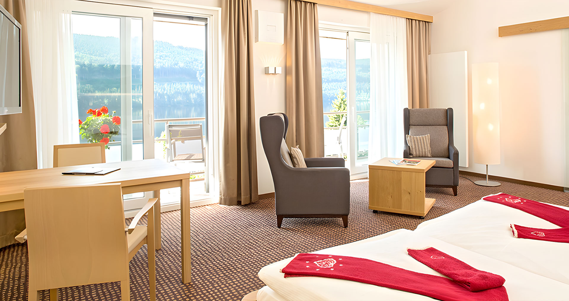 Blick vom Bett auf die Sitzecke