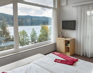 Blick vom Bett auf den See