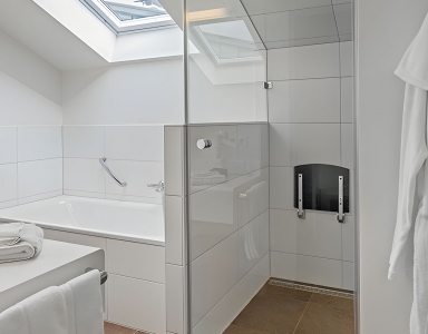 Große Badewanne im Badezimmer