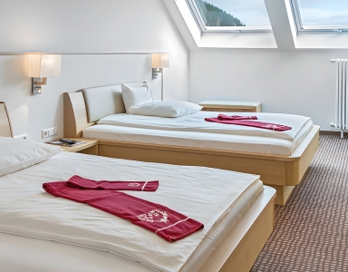 Ein weiteres Zimmer mit 2 großen Betten