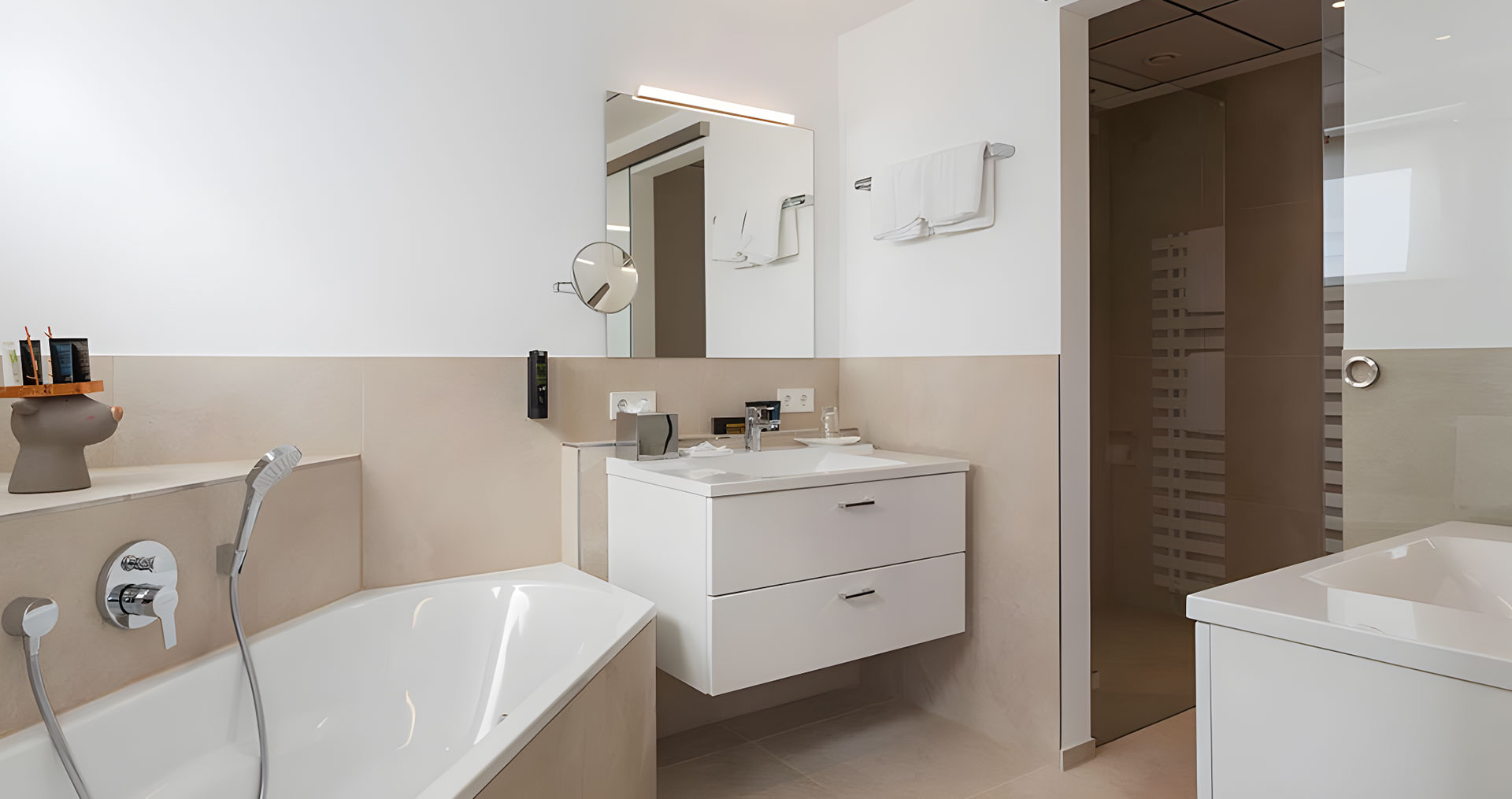 Badezimmer mit Badewanne