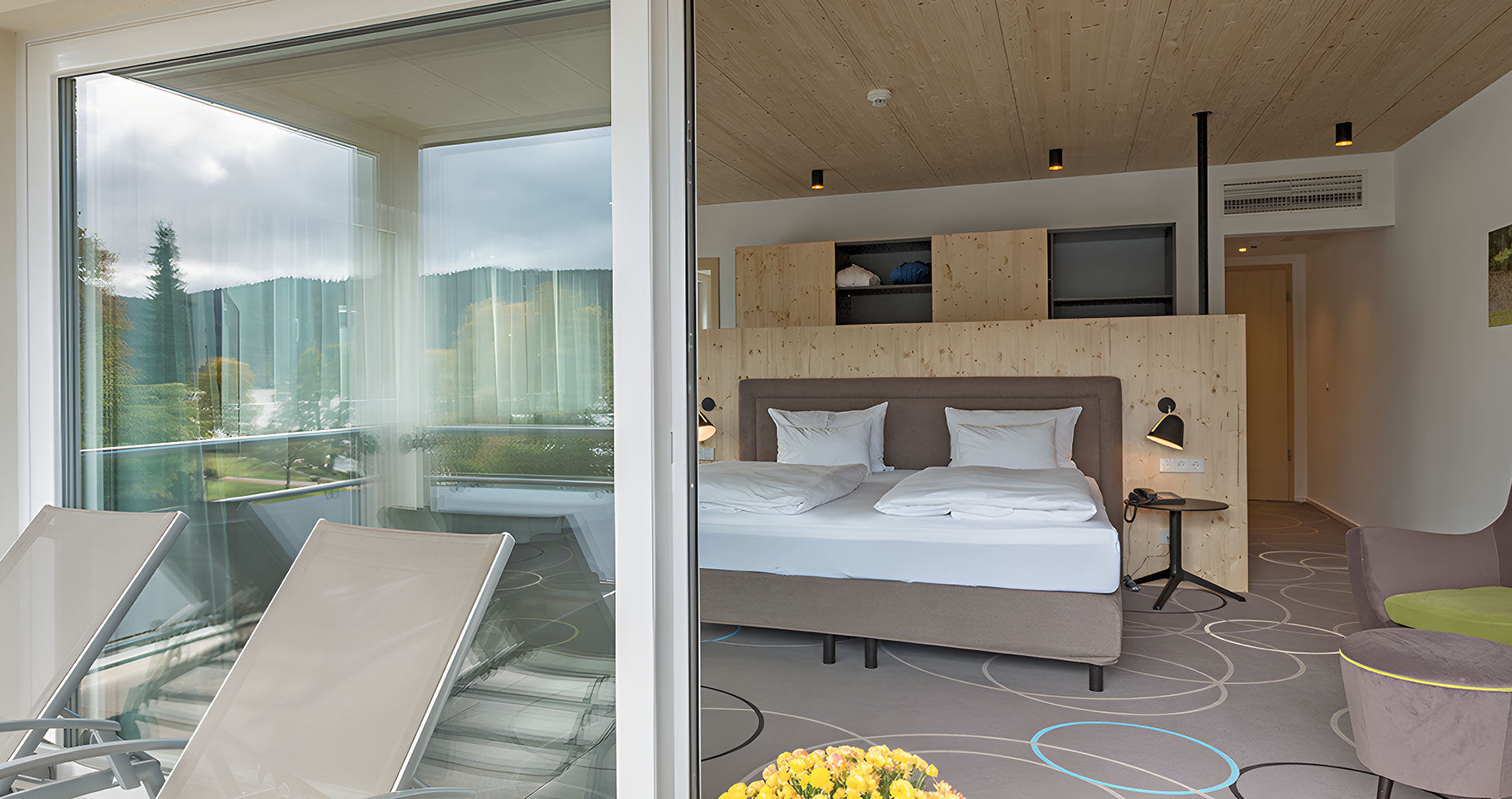 Blick von der Terrasse in das Schlafzimmer